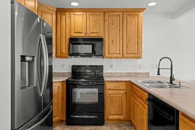 Building Photo - 1901 W 1020 N