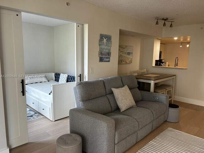 Building Photo - 520 SE 5 Ave