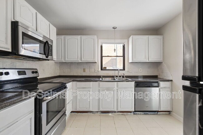 Building Photo - 802 Ramsey St