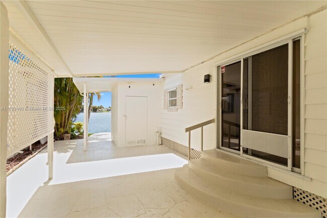 Building Photo - 5620 Lagoon Dr