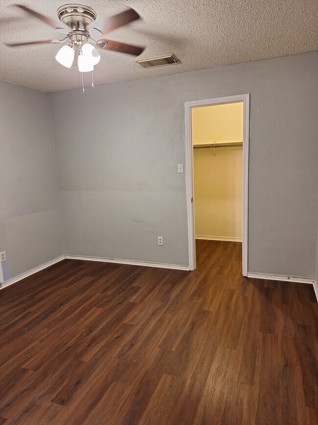 Building Photo - 8116 Stagwood Hill