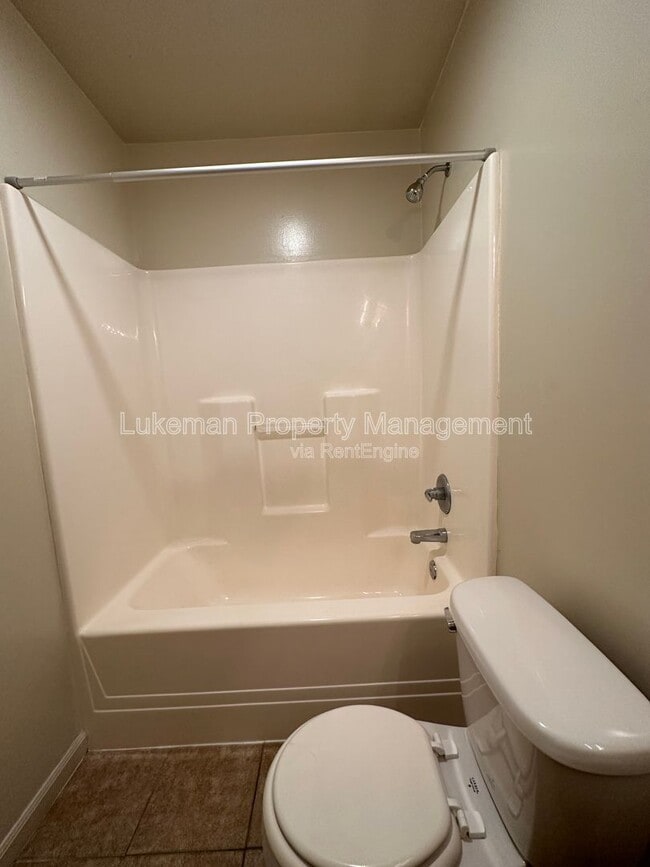 Building Photo - 3103-3105 W Michigan Ave