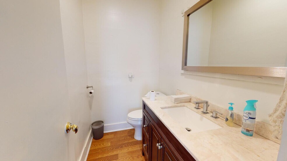 Building Photo - Charming Patten home near Fruitvale BART