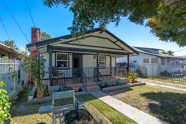 Building Photo - 3055 NW 23rd Ave