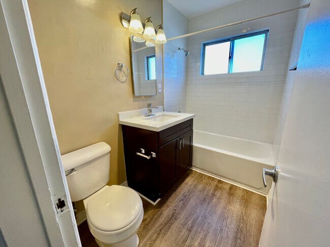 Building Photo - Remodeled 2 Bedroom 1 Bath