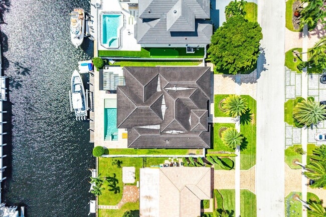 Building Photo - 740 NE 36th St