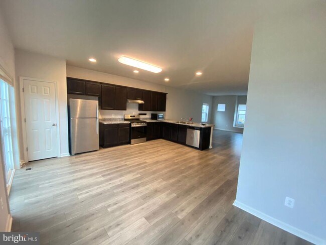 Building Photo - 235 Crofton Ct