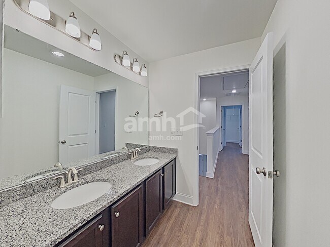 Building Photo - 331 Elmhurst Drive