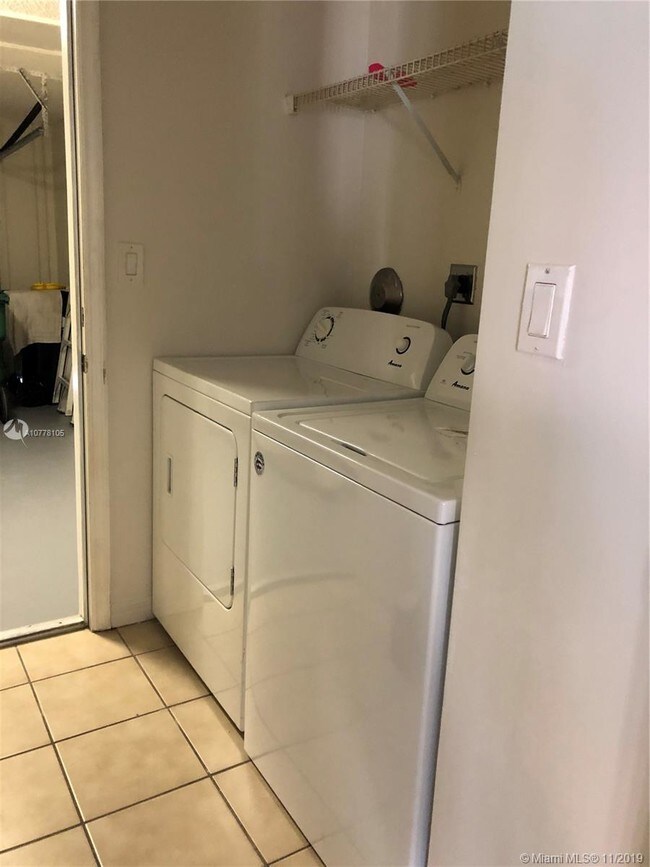 Building Photo - 6910 SW 164th Ct