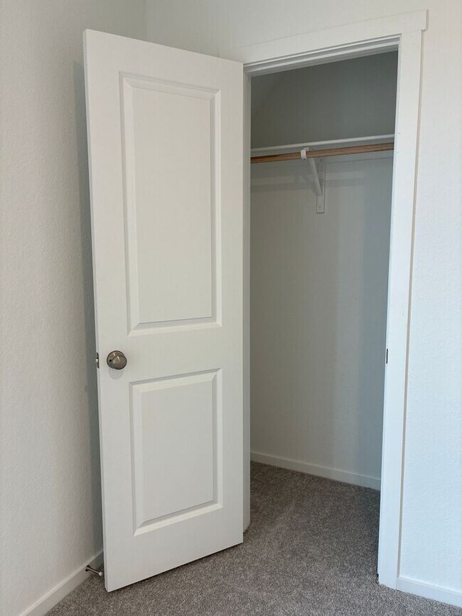 Building Photo - Charming 4 beds 2 baths in San Antonio!