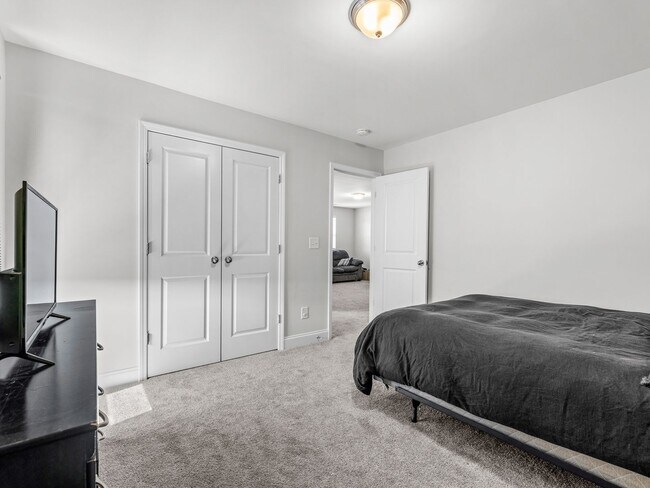 Building Photo - Towne Pointe Community