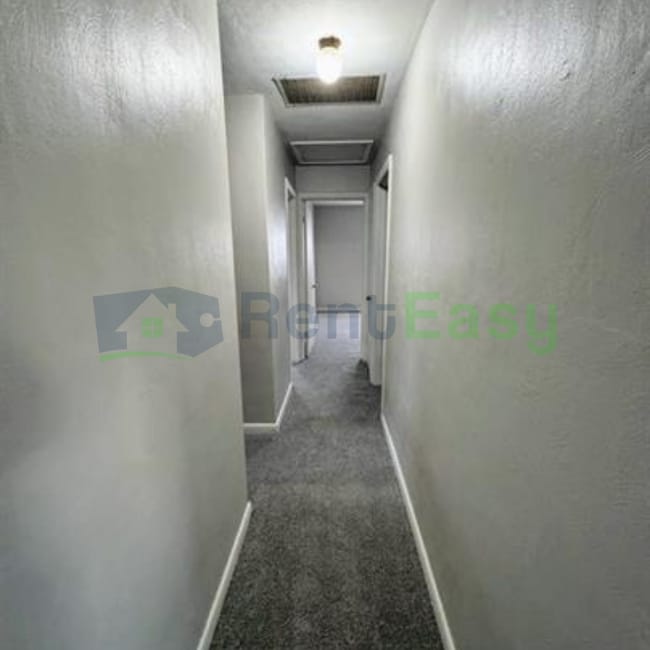 Building Photo - 300 Oakwood Ave
