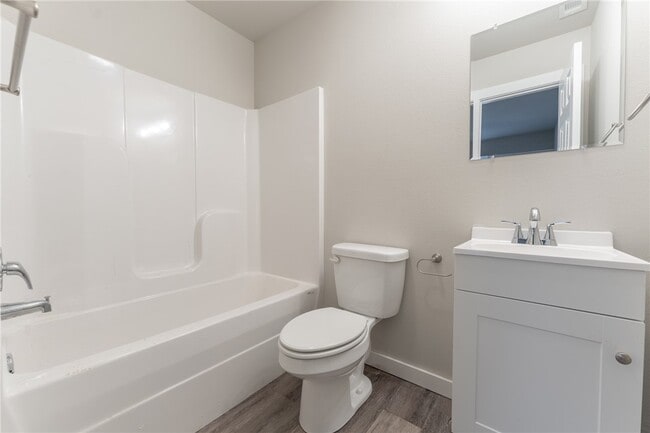 Building Photo - 1370 N Porter Rd