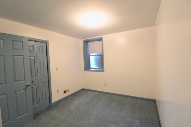 Building Photo - For Rent: Spacious Ranch-Style Home with S...