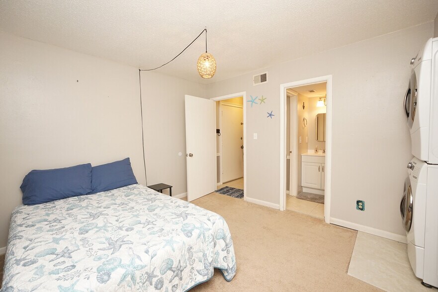 Building Photo - 308 Miracle Strip Pky SW