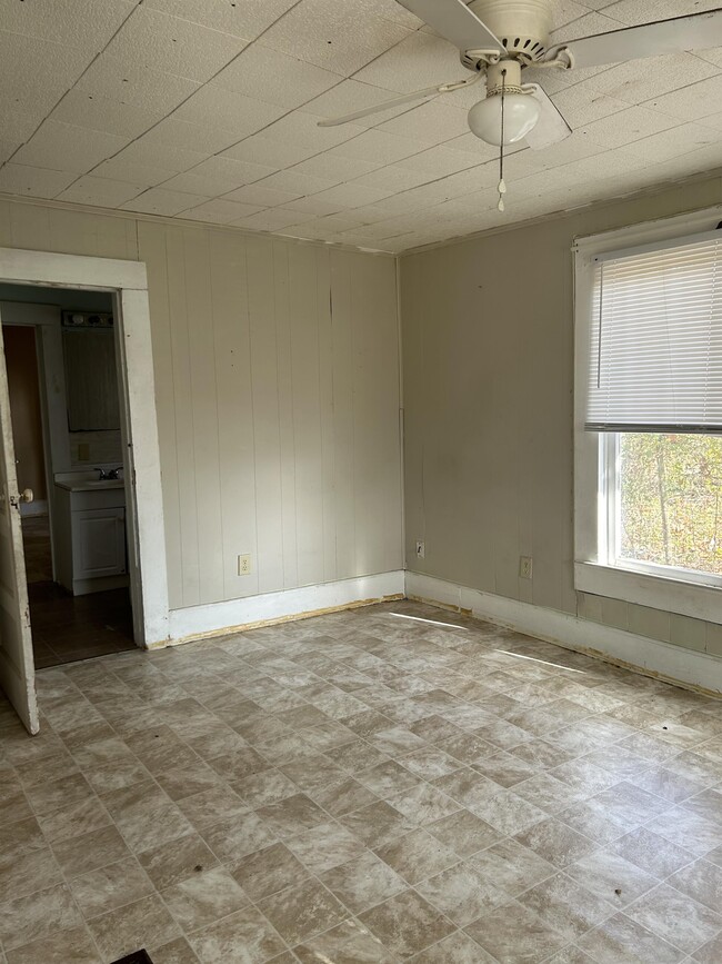Building Photo - 604 Calcote Ave