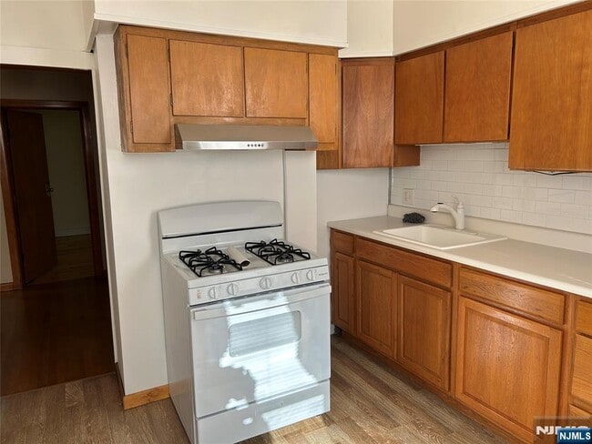 Building Photo - 192 Kearny Ave