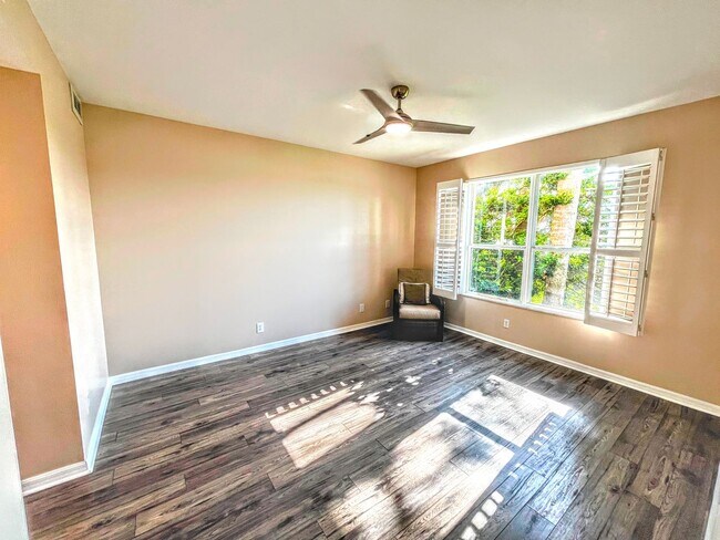 Building Photo - ANNUAL UNFURNISHED 2 bed 2 bath ground floor water front condo in Bradenton