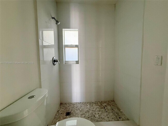 Building Photo - 572 NE 67th St