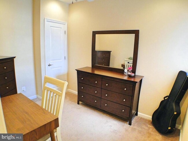 Building Photo - 2533 S Rosewood St