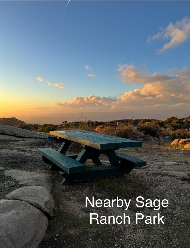 Building Photo - Nicely upgraded Townhome is East Simi