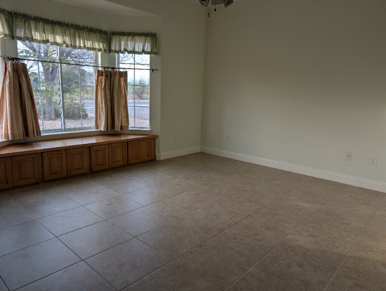 Building Photo - 3801 Malibou Ave