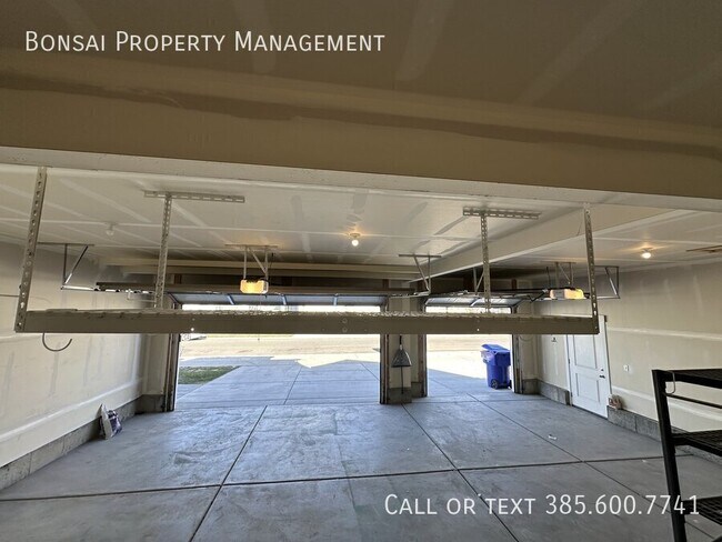 Building Photo - 4554 N Mt Ellen St
