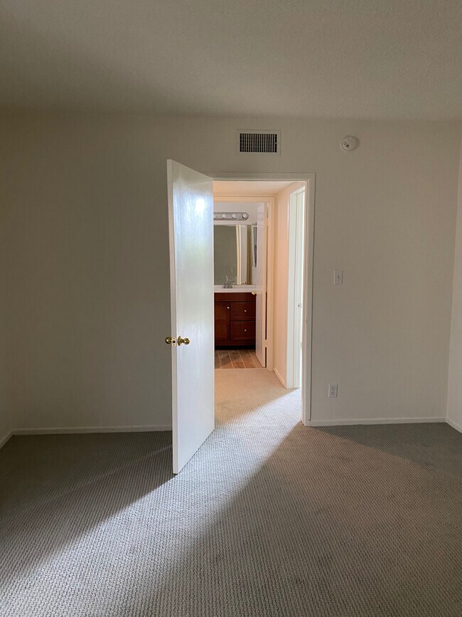 Main Bedroom - 11983 Walnut Ln