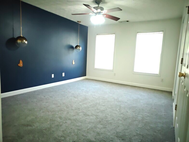 Building Photo - 5970 Grovegate Ln