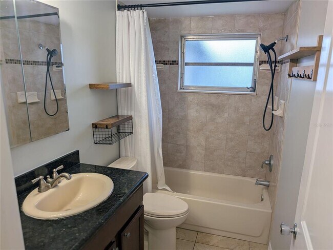 Building Photo - 5637 Chipper Dr