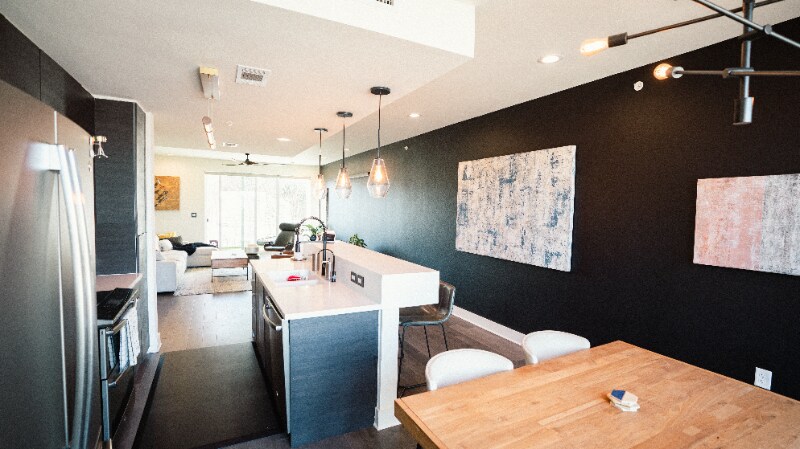 Building Photo - 604 N Bluff Dr