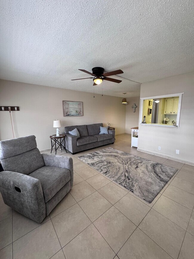 Building Photo - 16 Sussex A