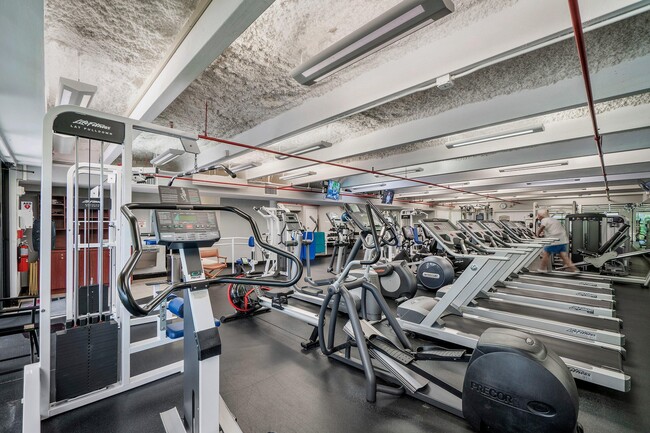 Building Photo - 2717 N Ocean Blvd