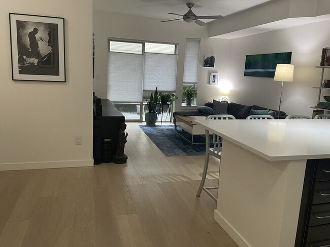 Building Photo - 1-bed, 1-bath, Modern Condo in Capitol Hill!