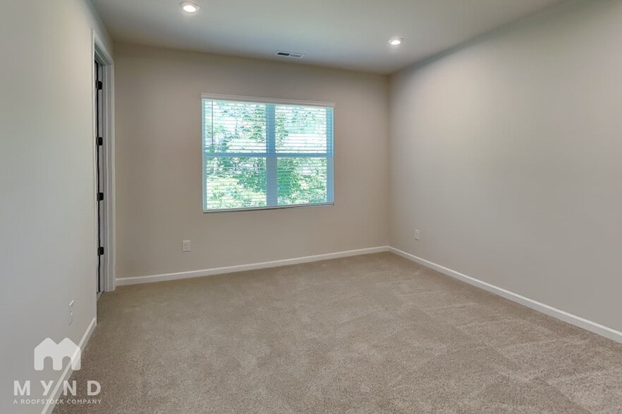 Building Photo - 6005 Longar Ln