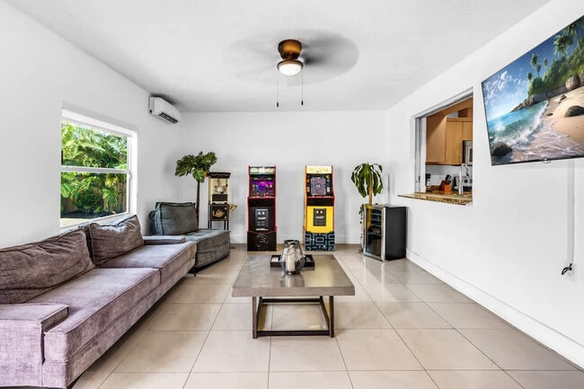 Building Photo - 18735 NE 18th Ave