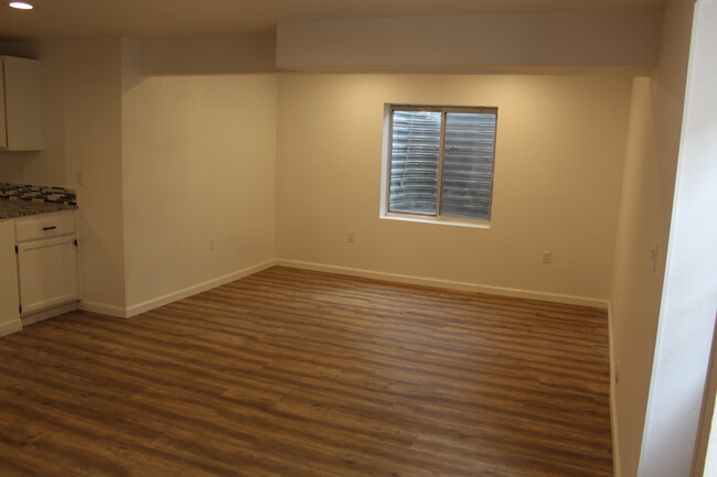 Family Room - light and bright windows - 2712 S Cole Ct