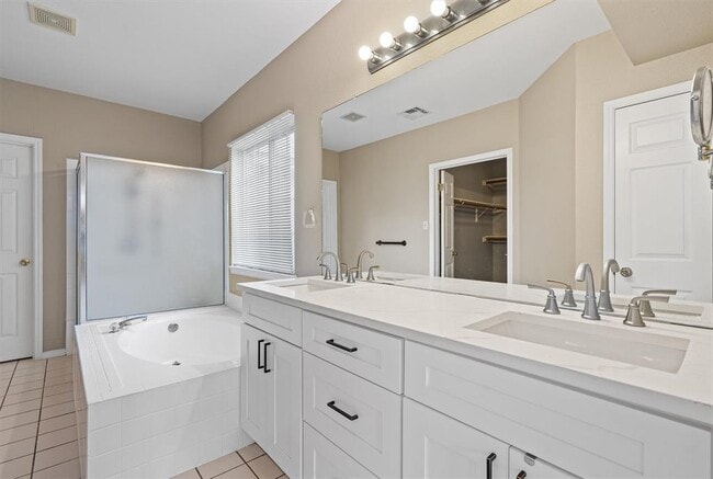 Building Photo - 100 Parque Cir
