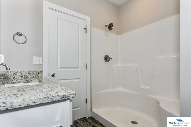 Building Photo - Newer 3 bedroom 2 bath Duplex in Goddard