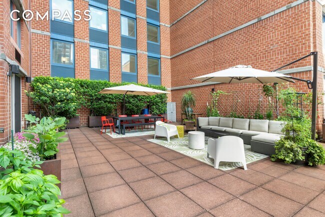 Building Photo - 404 E 76th St