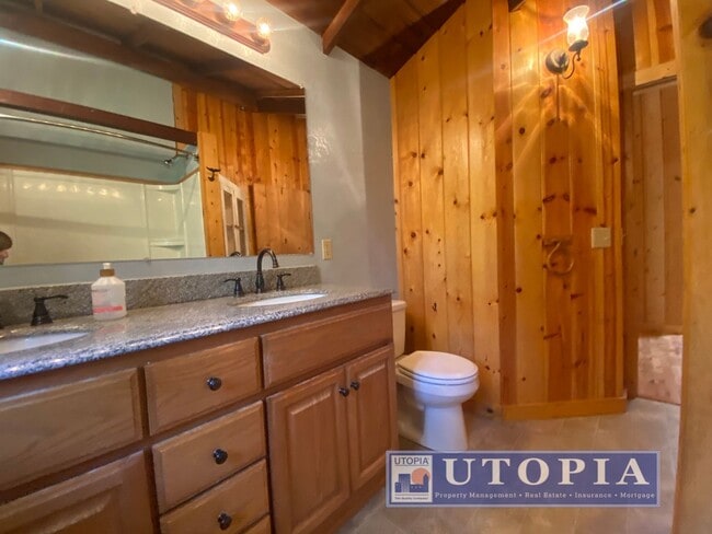 Building Photo - Gorgeous 4-bedroom, 2-bathroom Forest Lake Home with Deck, Office & Scenic Redwood Views