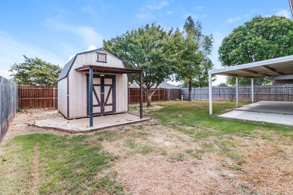 Building Photo - 726 Victoria Dr