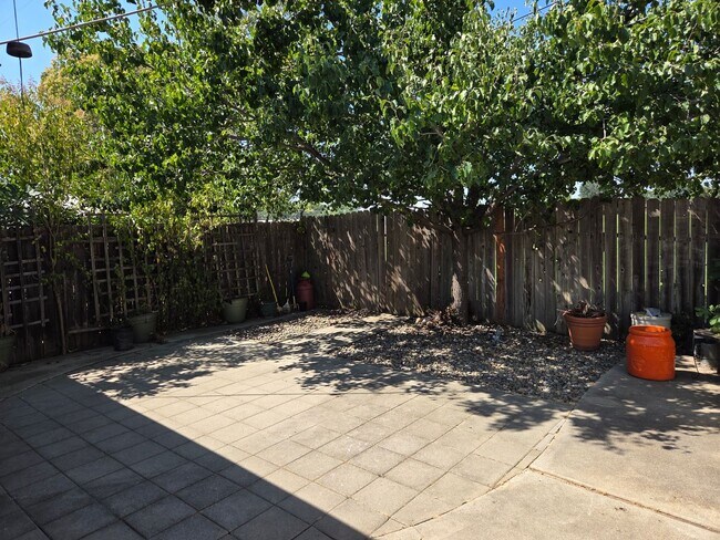 Building Photo - 9669-9671 Lake Natoma Drive