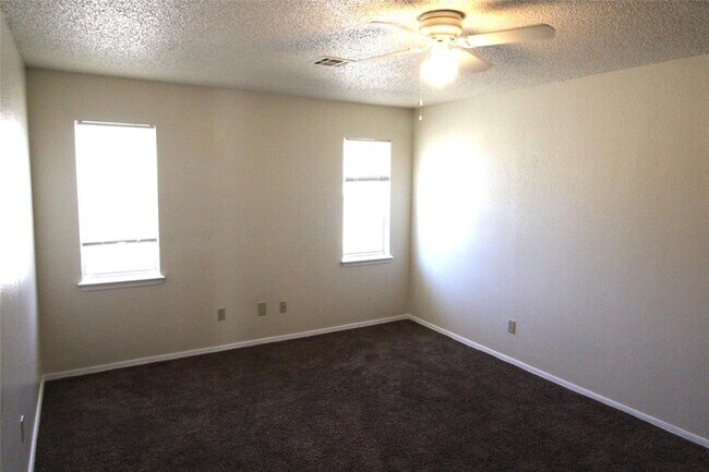 Building Photo - 304 Chalmette Dr