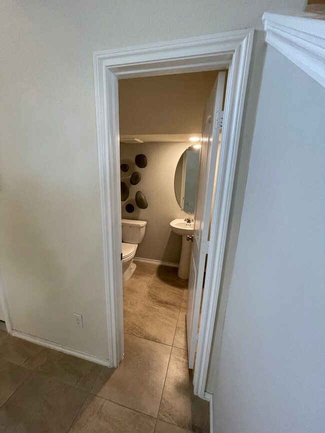 Building Photo - Large Beautiful Home located in the heart ...
