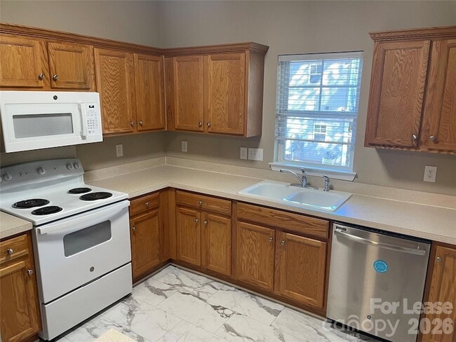 Building Photo - 10913 Princeton Village Dr