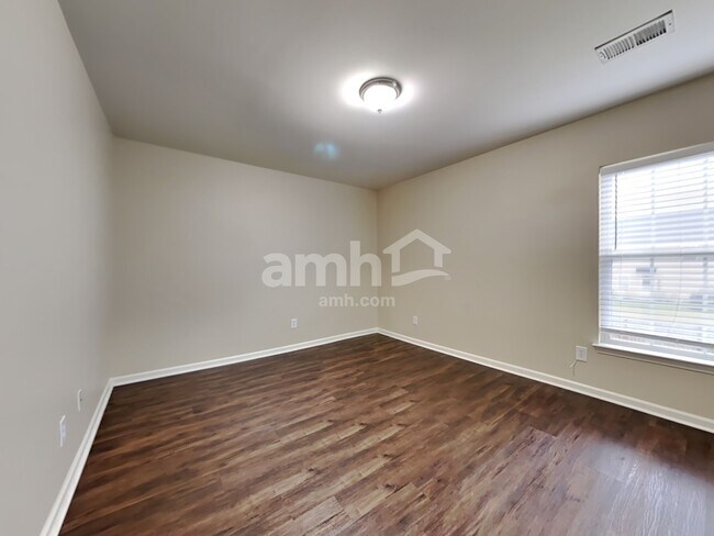 Building Photo - 3026 Crusades St