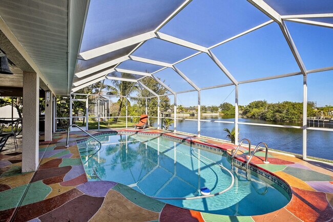 Building Photo - 421 SE 4th Pl