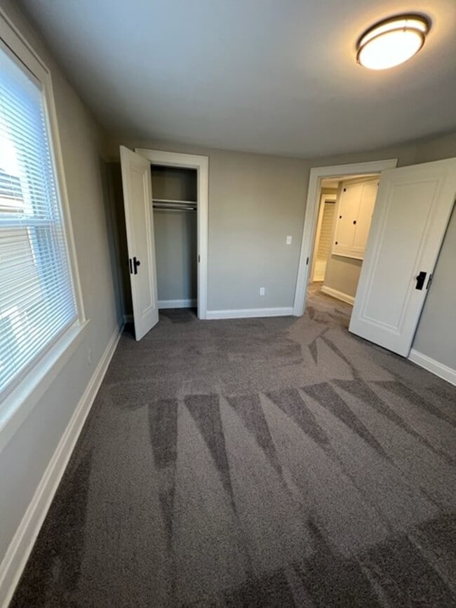 Building Photo - *Rare Find* Updated 3 Bedroom 2 Bathroom H...