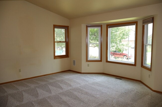 Building Photo - 5319 Fairway 6 Dr